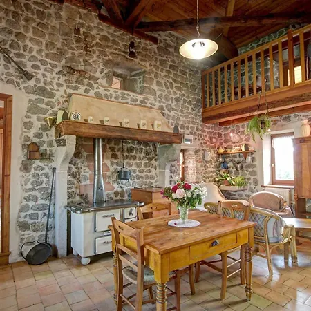 Authentique Et Confortable Pour 6 Dans Le Forez - Fr-1-496-16 Dom wakacyjny *