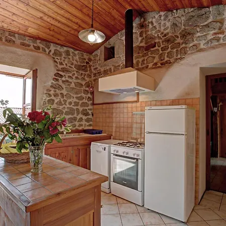 Authentique Et Confortable Pour 6 Dans Le Forez - Fr-1-496-16 * Essertines-en-Châtelneuf