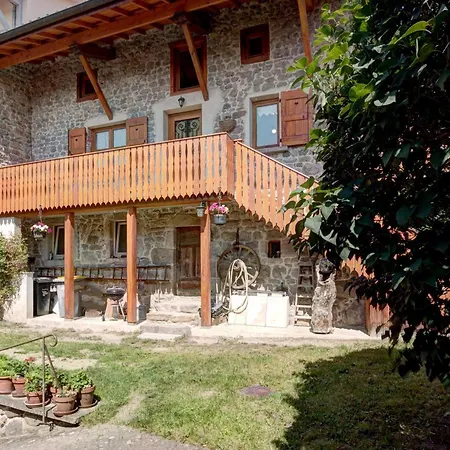 Authentique Et Confortable Pour 6 Dans Le Forez - Fr-1-496-16 Hétvégi ház