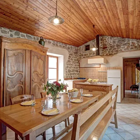 Hétvégi ház Authentique Et Confortable Pour 6 Dans Le Forez - Fr-1-496-16